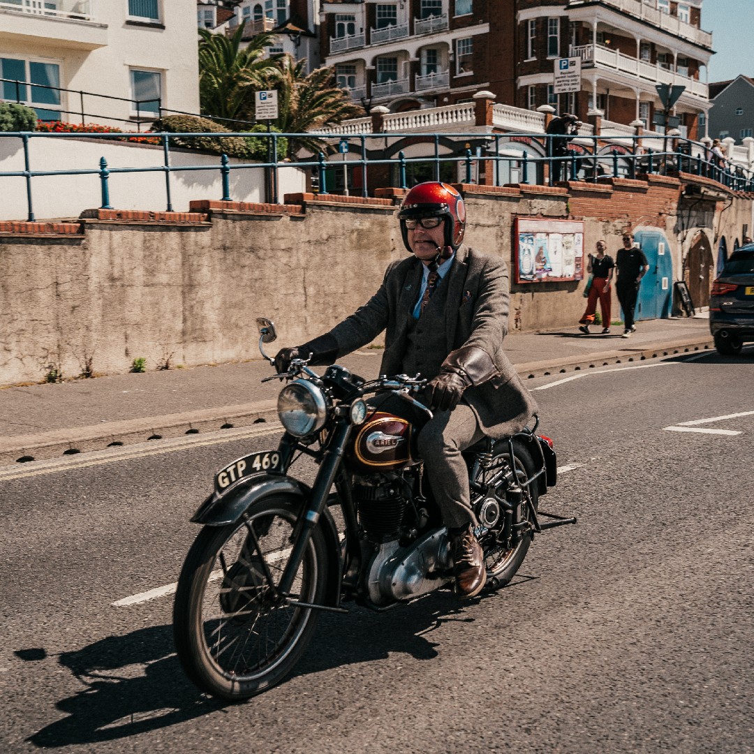 The crimson red Ariel gracing the road at this year's event 70 years after it was manufactured. Tally Ho! 🌎 Southend-on-Sea, United Kingdom 📸 13motophoto