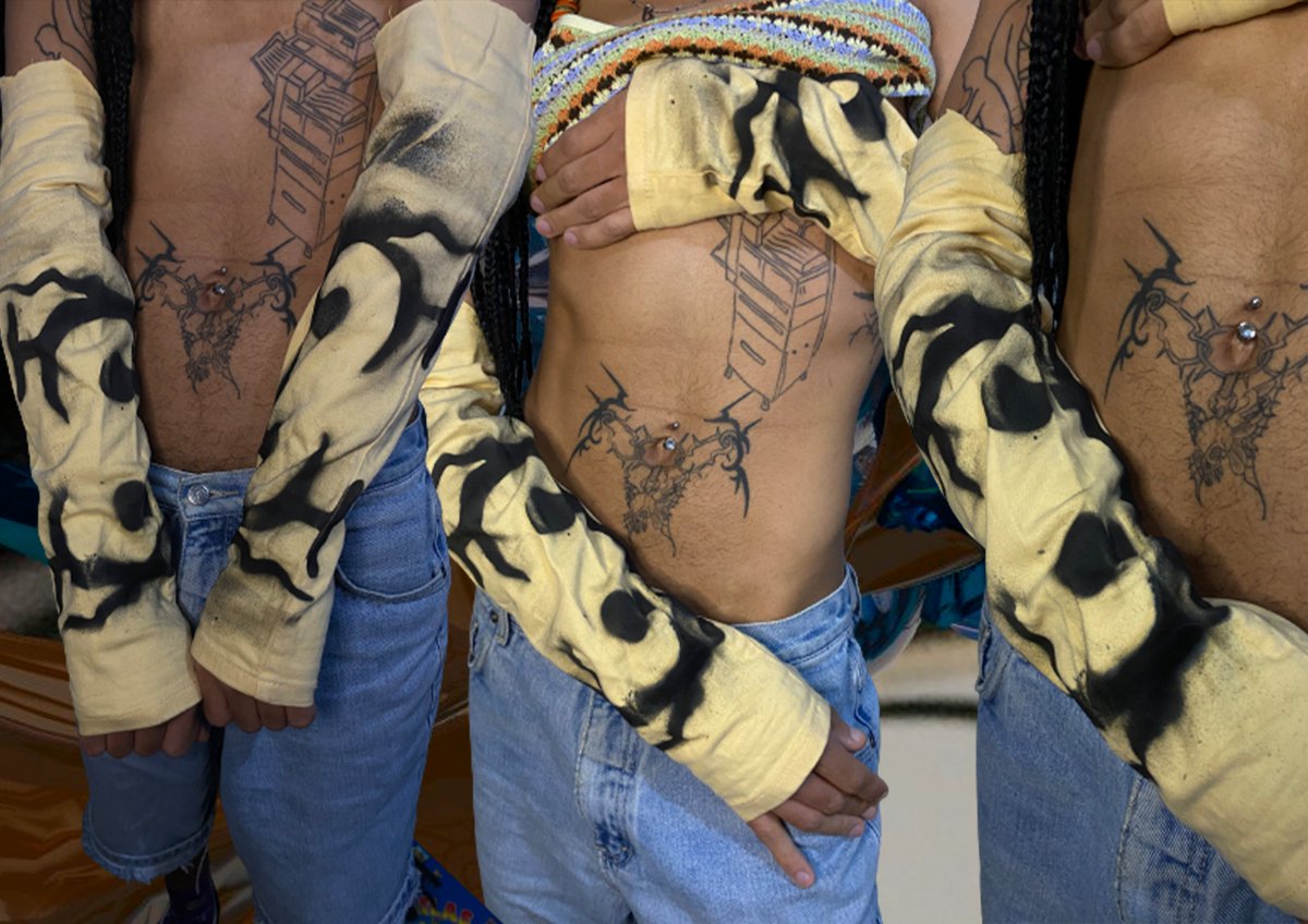 manguinhas que estampei com a tatuagem feita na Drone em junho 🐸🖤