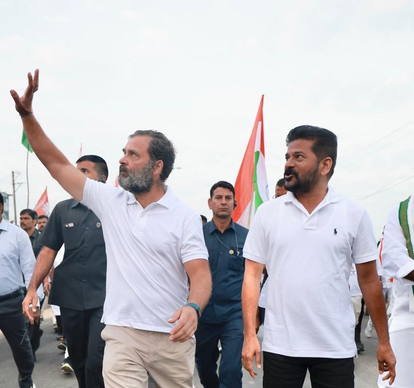 INCBihar's tweet photo. जब भी हिंदुस्तान चले...मानो तिरंगे की शान बढ़े।

तेलंगाना तो मानो दिवाली से नई रोशनी लेकर सड़कों पर निकला है।

#BharatJodoYatra https://t.co/aZDpYgZvwS