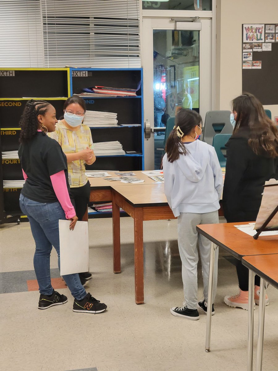nrjhart's tweet photo. Our fall Showcase was a success! Students chose a work of art from their portfolio that they were proud of during our first 9 weeks. They were so happy to show off Mrs. Jack's beautiful room and their arwork.. #ALLIN https://t.co/x6wbLUAyhn