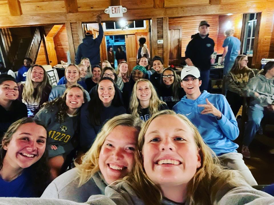 TaborWBB's tweet photo. Jays supporting J! Sophomore Ja’Neysha Hendricks spoke tonight at Tabor’s SP&amp;D (Share, Prayer &amp; Dare) student led worship/ministry. Proud of J for sharing her testimony! #TaborProud https://t.co/A09d8zgP4O