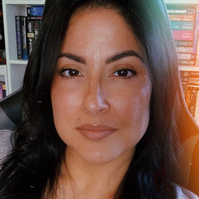 MarcyReads's tweet image. #NewProfilePic