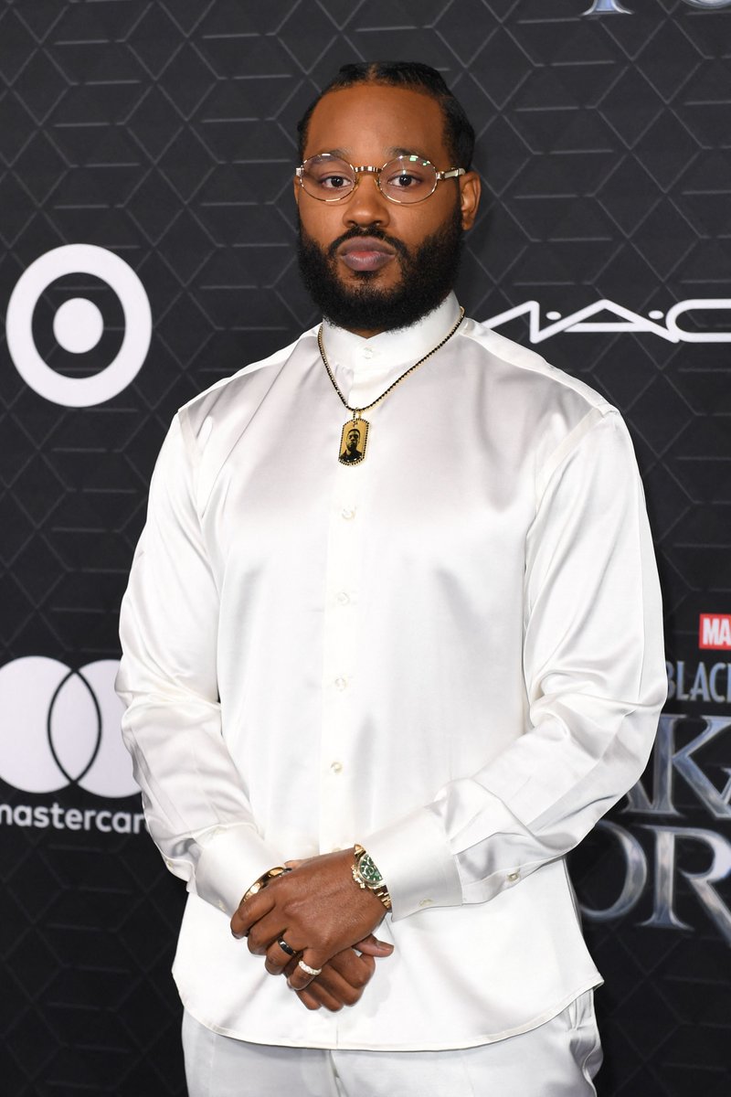 RT @Phil_Lewis_: Ryan Coogler rocking a Chadwick Boseman chain at the Black Panther: Wakanda Forever premiere https://t.co/DRbYWhIRZw