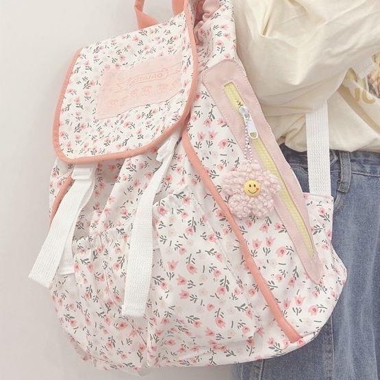 aqlznl's tweet photo. Tak boleh lah tengok floral beg macam ni. Kiuttt!! 😍

A thread — https://t.co/0t7PhoDmfL