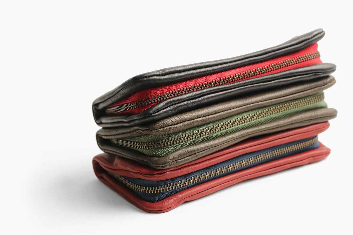 maruyaselection's tweet image. どちらがお好きですか？仕上げの表情を選べる上質な牛革財布シリーズが熱いです。
maruya-selection.com/collections/da…

#フーシフェルナーレ  #FUSIFERNALLE #長財布 #革財布 #キーケース #ギフト