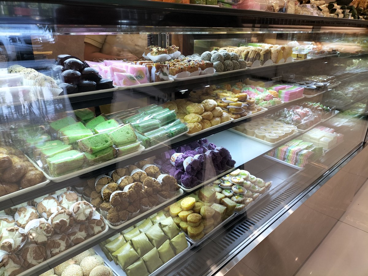 Aku sih masih tim primarasa, jajanan favorit kalian apa nih ? Aku sih semua doyan 😂 tapi terbaik Browniesnya sih ga ada lawan ❣️