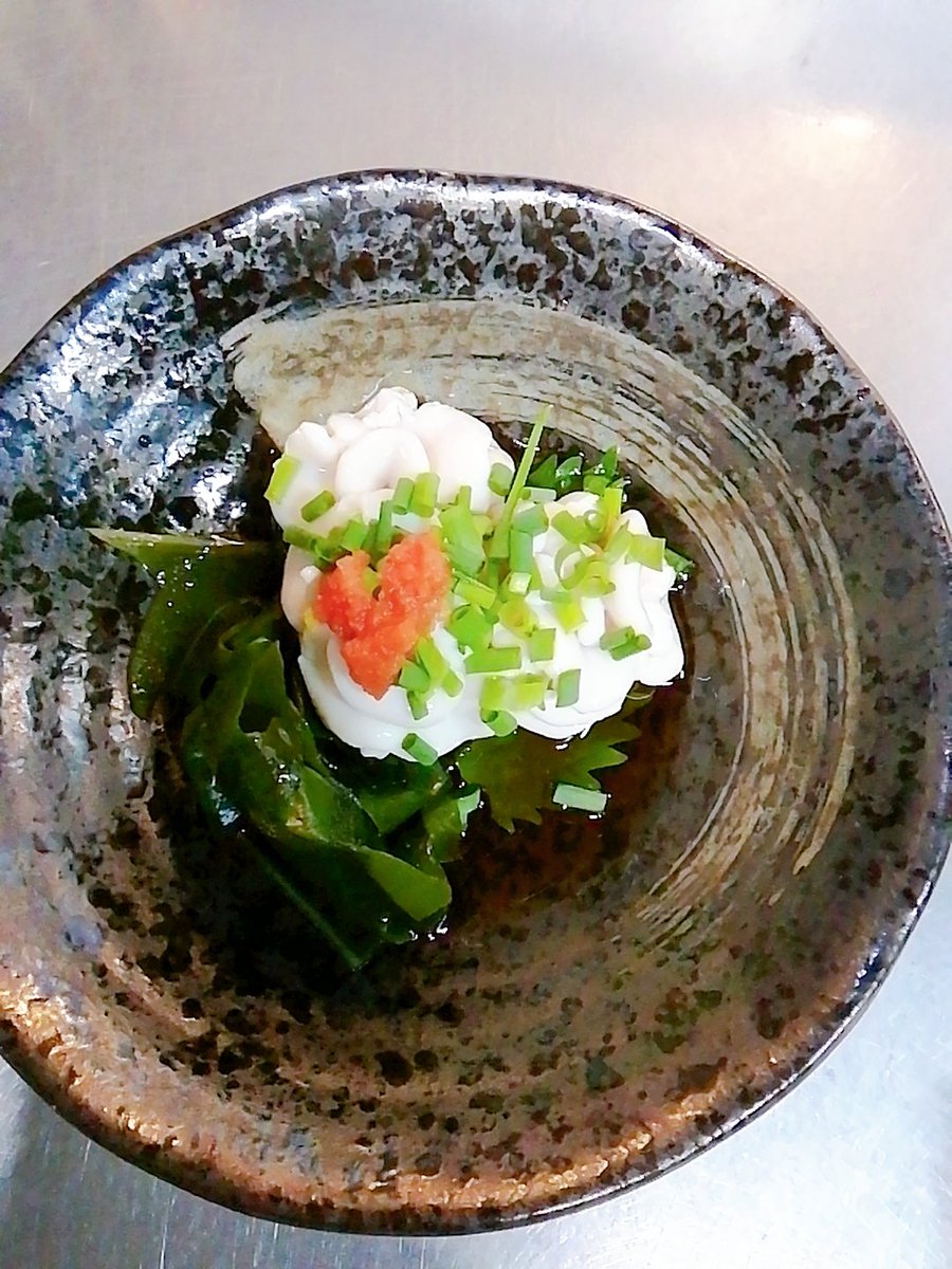 ogushingen's tweet photo. こんばんは居酒屋信玄です❗
今日の逸品です。美味しい季節になりましたね
生白子ポン酢です。秋のひやおろしと一緒にどうぞ
お待ちしております❣️
#居酒屋信玄
#尾久駅前
#北区昭和町
#生白子ポン酢
#美味しいお酒と肴 https://t.co/HftZDknuaQ