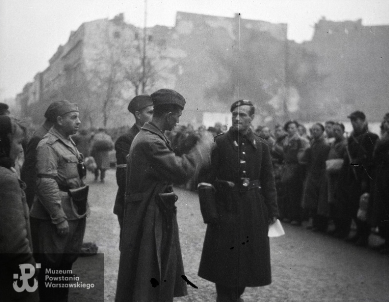 WarsawRising44's tweet photo. Maj. Grudziński lost his right hand in the #SeptemberCampaign when he fought under #GenMaczek ‘s command. In 1944 as ‘Ruczaj’, he had 1,500 soldiers under his command. After the end of the #WarsawRising he was imprisonned in Oflag II-C #Woldenberg in the Third Reich. 🧵2/2 https://t.co/3vCTnSSGsO