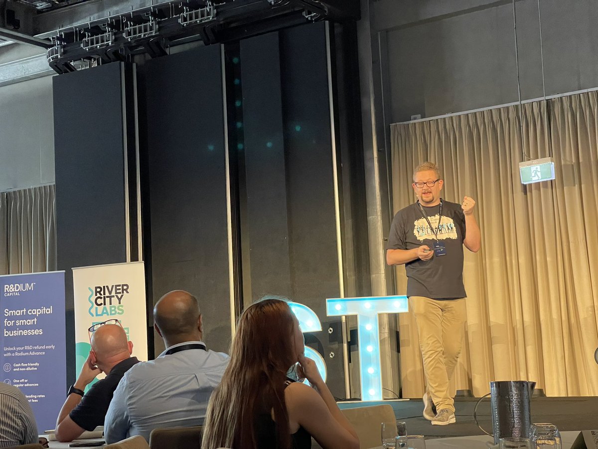 a__ismael's tweet image. @darrenrogan excellent presentation - just enough to keep it our level! #somethingtech