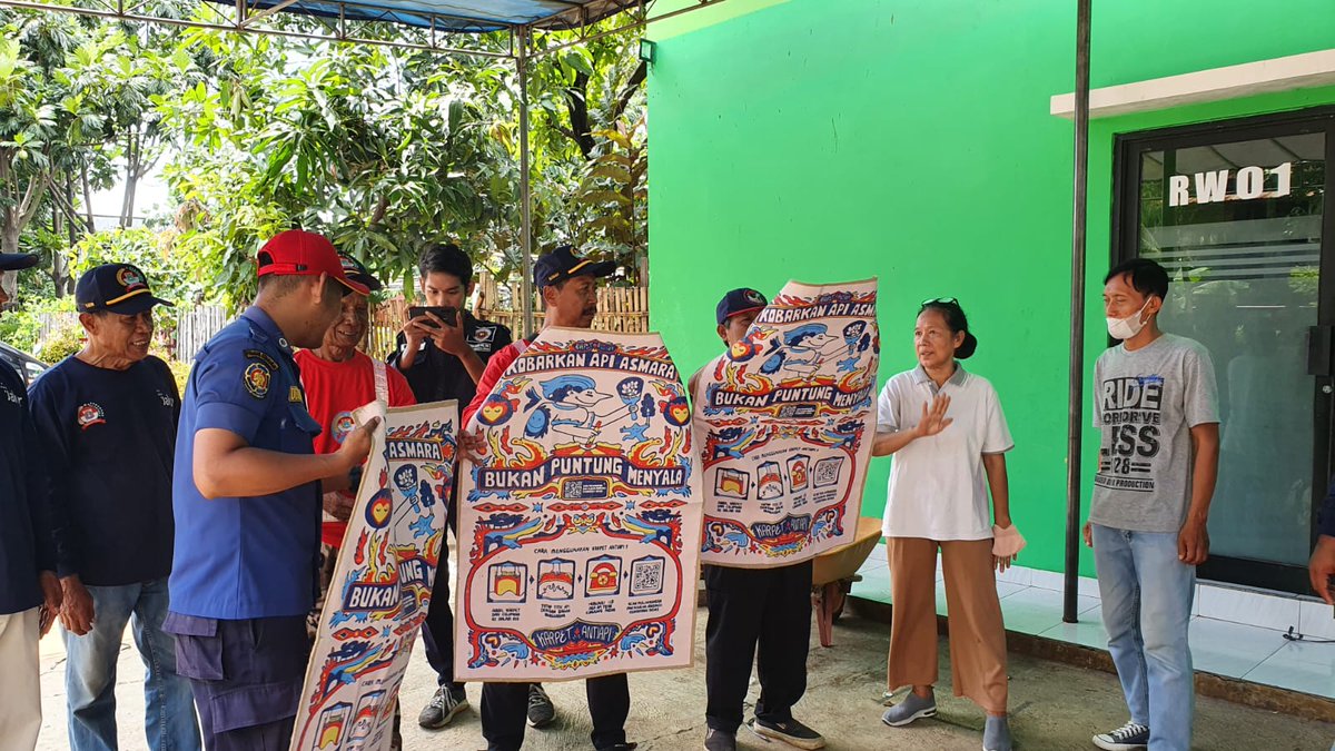 Menunggu sosialisasi pemakaian Karpet Antiapi nih, semoga bakalan ada disemua daerah penyuluhannya. Ini penting banget lho