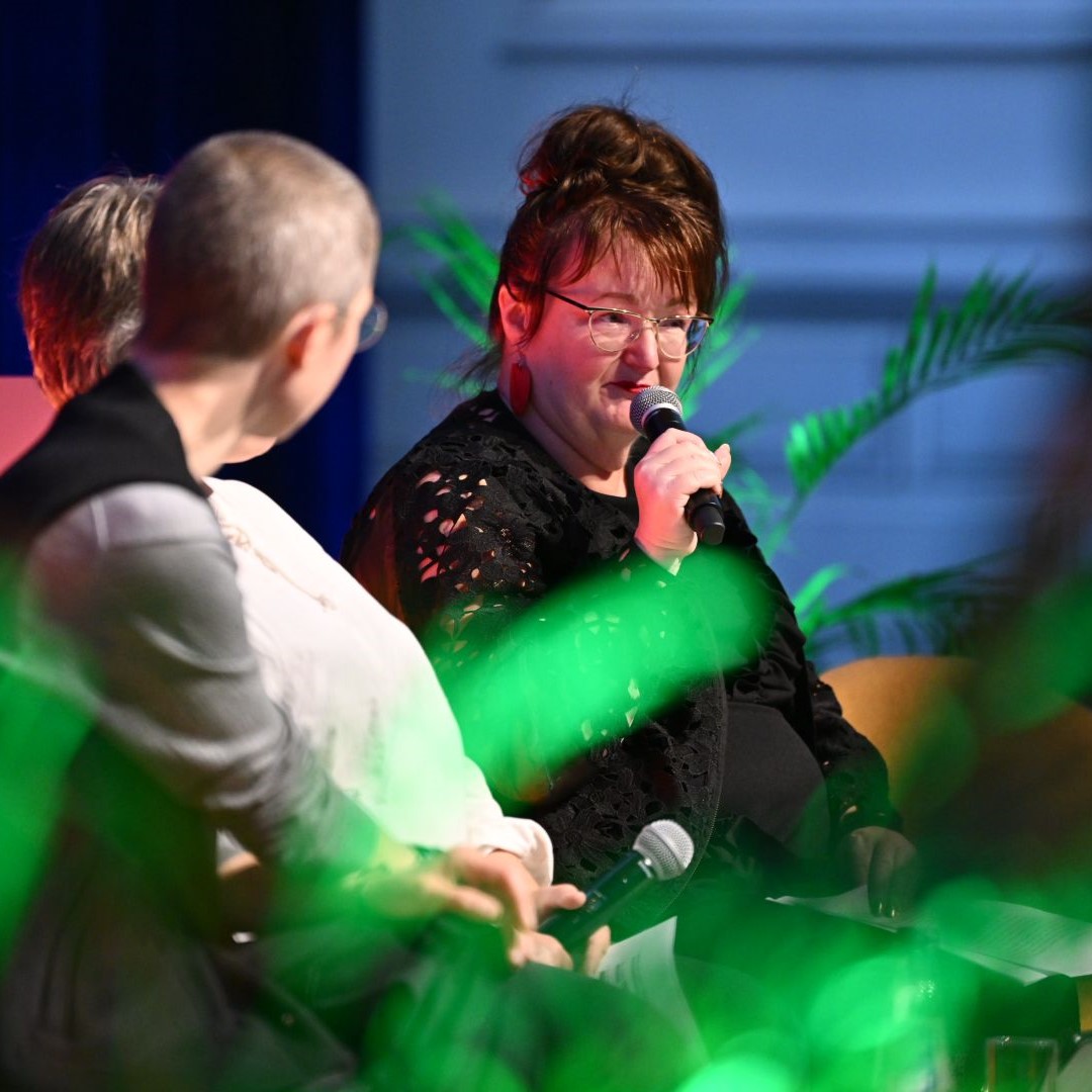 RegioInterreg's tweet image. In an enthusiastic speech, @ASNykanen, @hsfi, tells us about her #WritingMethod. 👀

"I practice co-thinking with the people I #interview. I also got the readers to co-think. The feedback: the readers felt they understood better." 👏

#Interreg2022