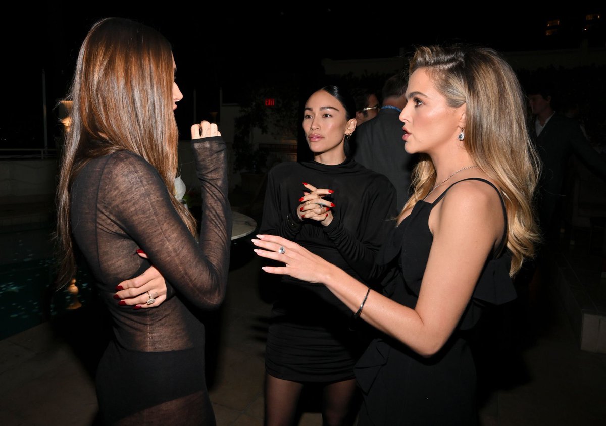 Hailey Bieber Outfits on Twitter: "Hailey Bieber, Stephanie Shepherd