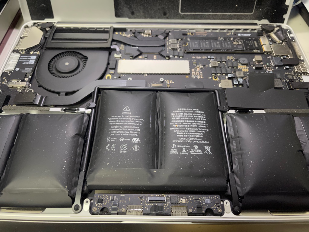 CALPICOfrom946's tweet photo. いつもの

#MacBookPro
#バッテリー交換 
#A1502 https://t.co/pJFYXkYZ2C