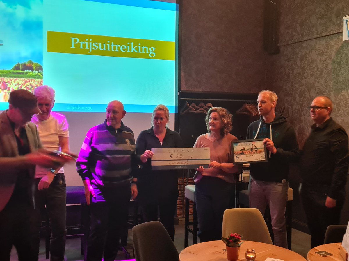 Nadat we twee edities hebben moeten overslaan, konden we afgelopen weekend eindelijk weer ons jaarlijkse bedrijfsuitje houden. Dankzij een bootreis, diner en quiz hebben we een prachtige dag beleefd. Dank aan onze feestcommissie en alle aanwezigen!