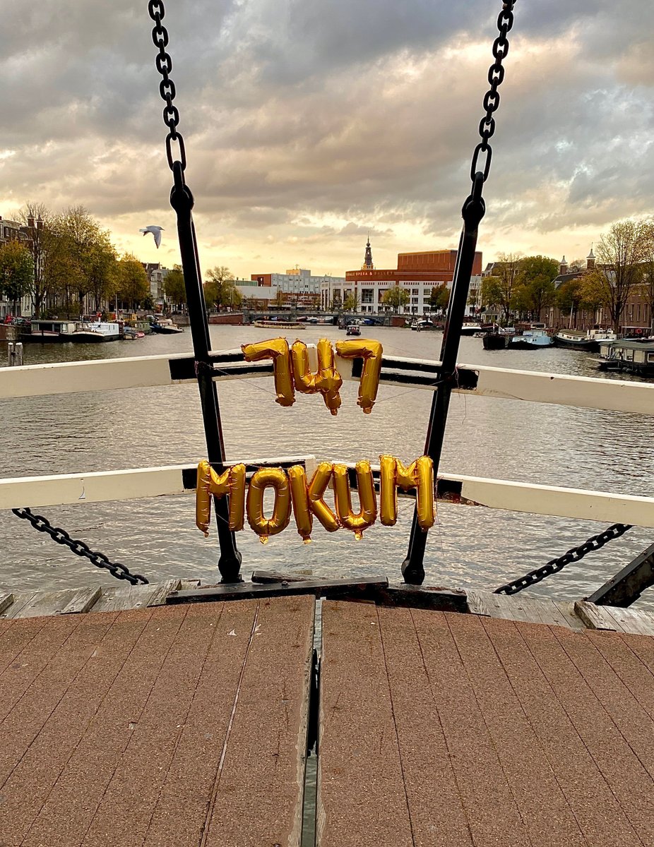 🎂 Hoera, Mokum is jarig! Vandaag blaast onze stad 7️⃣4️⃣7️⃣ kaarsjes uit!

🎉 We kregen precies 747 jaar geleden Tolprivilege van de Hollandse graaf Floris V.

📜 Dit is het oudst bekende document waarin sprake is van onze stad en haar bewoners. ➡️ amsterdam.nl/nieuws/achterg…