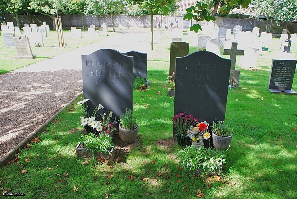 TheSuffolkMan's tweet image. #BenjaminBritten #PeterPears #Aldeburg #Churchyard @TheCemetress