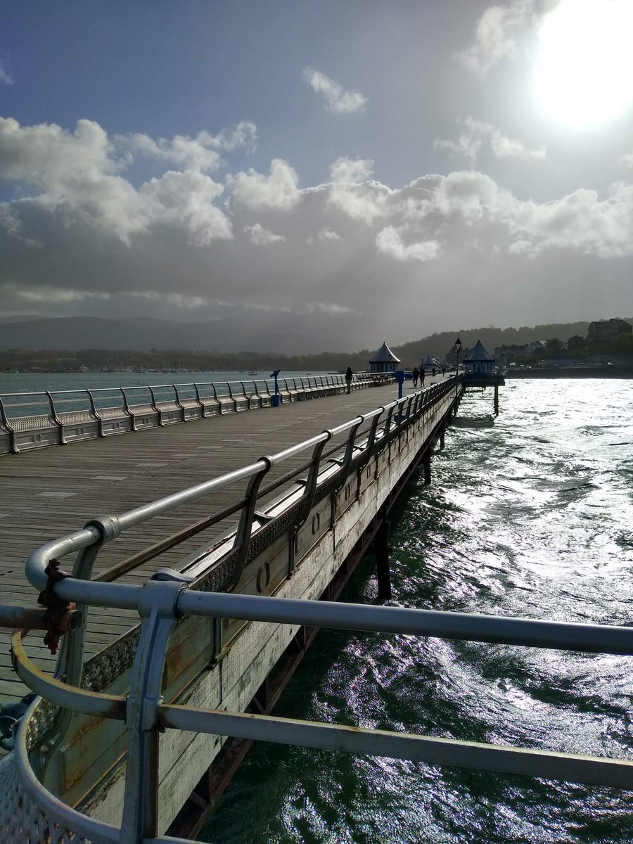 Deborah is certainly enjoying the North Wales coastline with her #PierPassport. This year's #PierOfTheYear winner was looking as wonderful as ever yesterday 🥰
@PierBangor