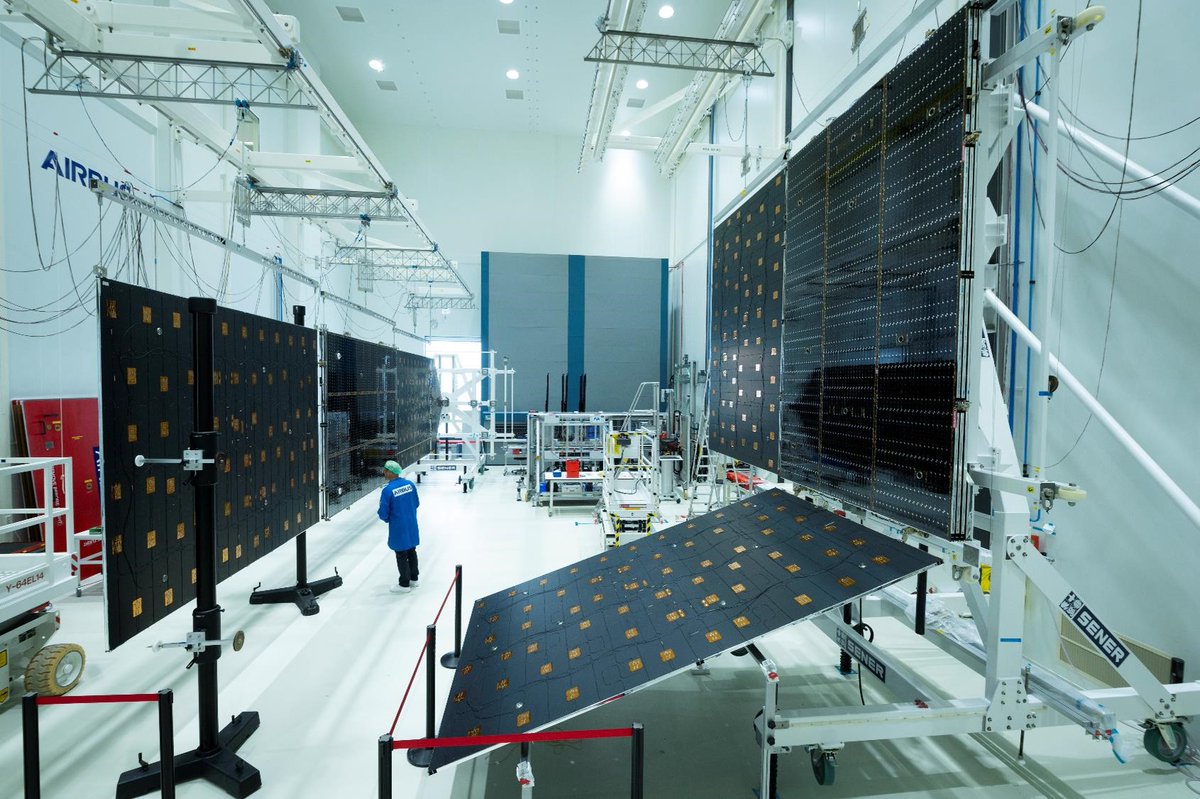 Airbus Space on Twitter "That's what you call power! ⚡️ 10 panels, 26