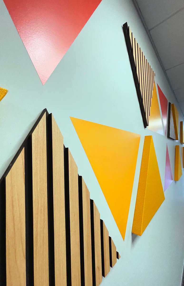 MorgansConsult's tweet image. There was a great range of textures, layers &amp;amp; colours used on @DwrCymru&apos;s offices. 

#brandimplementation #signage #signs #businesssigns #businesssignage #cardiff #wales #walessigns #wallgraphics #officeinteriors #offices #interiors #brandinterior #officerefurb #officerenovation