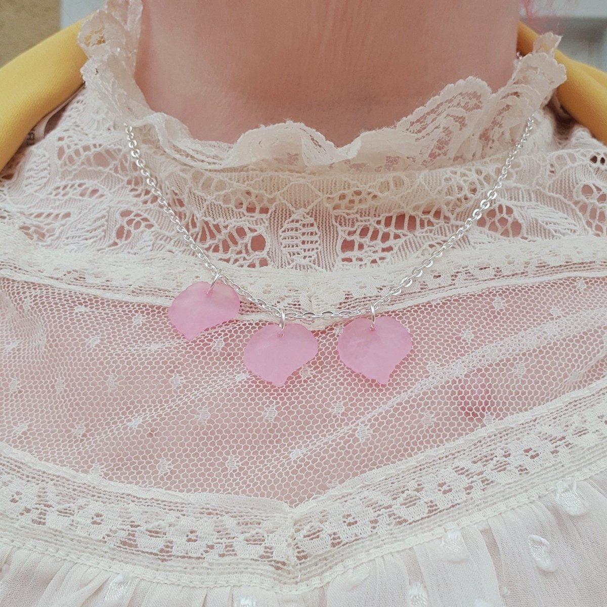 martisanne's tweet photo. pink leaf necklace, small pendant, simple necklace, best friend gift, candy pink, nature lover, dainty botanical jewellery, stocking filler https://t.co/Z8z7XDuOBJ #EtsyTeamUnity #TMTinsta #SmallPendant https://t.co/jl80ozoQpg