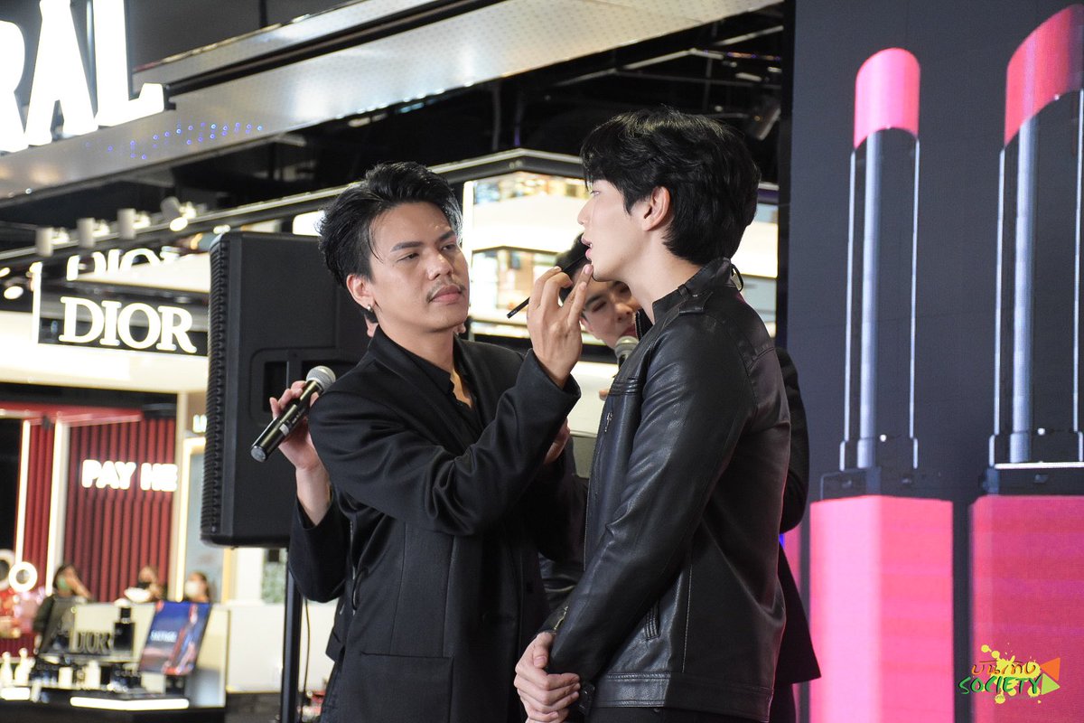 bunterngsociety's tweet photo. ภาพบรรยากาศงาน “PLAY YOUR POWER WITH UP” เปิดตัวลิปสติกใหม่ พบกับ “อัพ-ภูมิพัฒน์ เอี่ยมสำอาง”Friend of NARS Thailand สัมผัสปรากฏการณ์ลิปแมตต์ใหม่จาก NARS กับ NEW Powermatte Lipstick #NARSThailand #PlayYourPower #Narsissist #uppoompat #Mymayo #มาโยของอัพ https://t.co/cfFVUGkWiZ