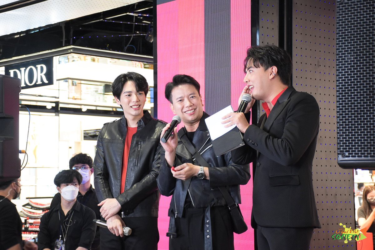 bunterngsociety's tweet photo. ภาพบรรยากาศงาน “PLAY YOUR POWER WITH UP” เปิดตัวลิปสติกใหม่ พบกับ “อัพ-ภูมิพัฒน์ เอี่ยมสำอาง”Friend of NARS Thailand สัมผัสปรากฏการณ์ลิปแมตต์ใหม่จาก NARS กับ NEW Powermatte Lipstick #NARSThailand #PlayYourPower #Narsissist #uppoompat #Mymayo #มาโยของอัพ https://t.co/cfFVUGkWiZ