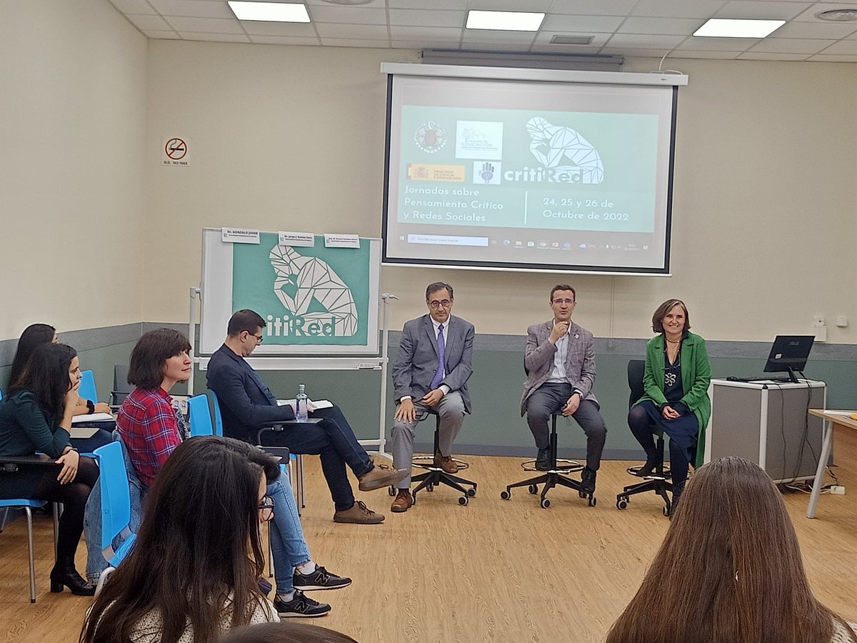 CritiRed's tweet photo. Estamos muy felices por el éxito de las jornadas que finalizaron ayer sobre pensamiento crítico y redes sociales. ¡Gracias por vuestra participación! Aquí va un hilo con algunas imágenes 📸🧵 https://t.co/r7WHzdAJ0o