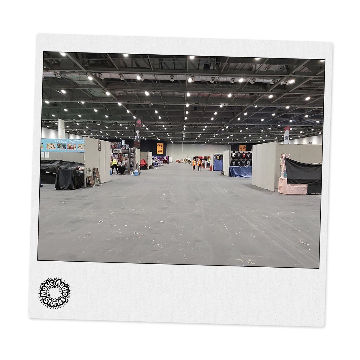 musicaudiostory's tweet photo. It's Thursday! Set-up day @MCMComicCon!
@StorytimewithAC is heading down to ExCel London for Soundcheck...
🥰
#behindthescenes #mcmlondoncomiccon #today #soundcheck #setup #setupday #excellondon #mcmcomiccon #mcmlondon #letsgo #view #polaroid #ComicCon #ThisMorning #thursday https://t.co/gWCsOwoSKo