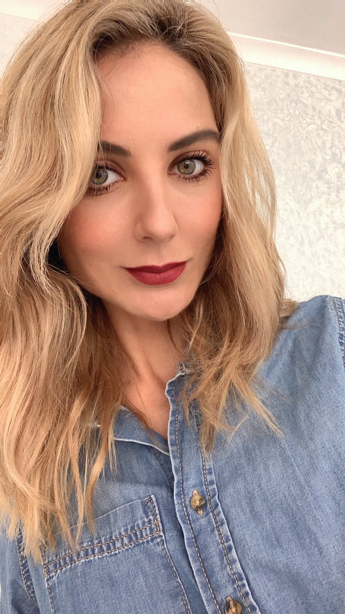 Make-up ready! Trial day - Brides to be #makeup #makeupartist #bridalmakeupartist #capetownmakeupartist #weddingseason