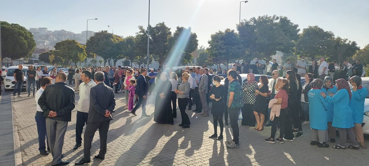 TC_Cigli's tweet photo. İlimiz genelinde eş zamanlı olarak düzenlenen "Bölgesel Düzey 2022 Masabaşı ve Saha Tatbikatı" Çiğli'deki tüm okullarımız ile kamu kurum ve kuruluşlarımızda başarıyla gerçekleştirildi. 

Kaymakam Adnan Çakıroğlu, Akiş Öğütçü Ortaokulu’nda düzenlenen tatbikata katıldı. https://t.co/svi9XJgtEr