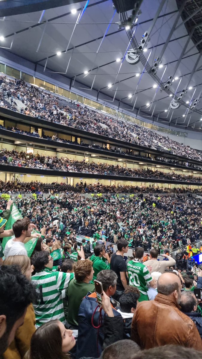SCPBruxelas's tweet photo. 1 ponto muito importante num jogo decidido até ao último segundo! Tdo em aberto para a última jornada da @ChampionsLeague . Vamos @Sporting_CP #ondevaiumvãotodos https://t.co/xXEqLTSbRx