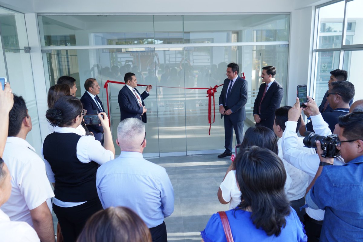 Así fue la inauguración de nuestro Centro #VidaySalud

Con la presencia nuestros líderes de <a href="/AdventistasUPS/">Adventistas Perú - UPS</a>, <a href="/AdventistasMOP/">Adventistas MOP</a> y la hermandad de la congregación.  

<a href="/EnzoChavez/">Enzo Chávez</a> <a href="/Niltonacuna/">Nilton Acuña H.</a> <a href="/FariChoque/">Farí Choque Ortega</a> @mcoaugarte <a href="/PrEudisVasquez/">Eudis Vásquez 📖</a> <a href="/JuanCarranzaQ/">JuanCarranzaQuiroz</a>