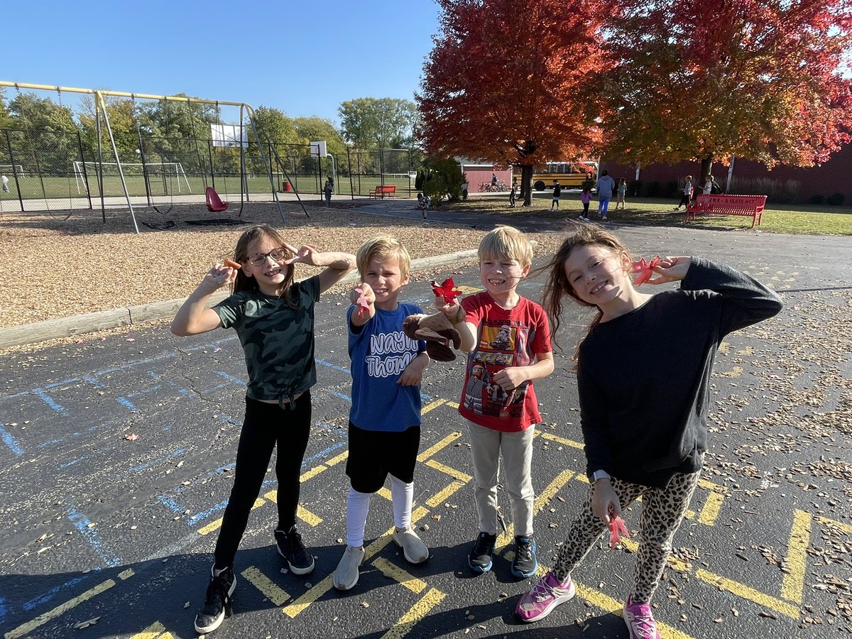 MrsKenar2's tweet photo. 2K had a blast on our leaf hunt last week! 🍁🍂🍃 https://t.co/WcqVNrdjAx