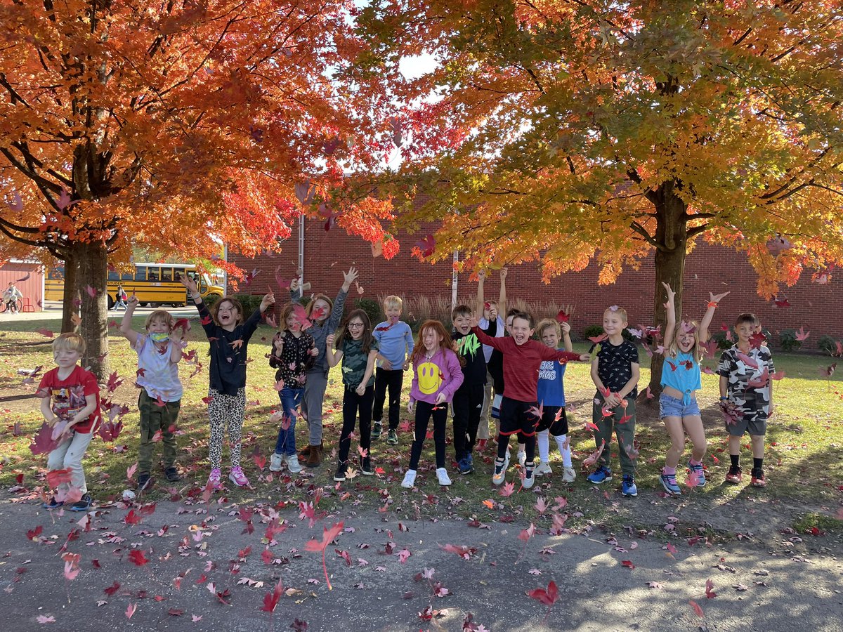 2K had a blast on our leaf hunt last week! 🍁🍂🍃