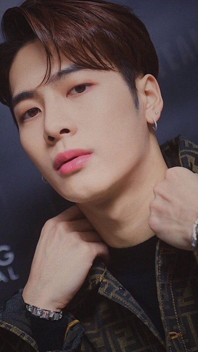 siblings_kim's tweet photo. He’s so hot he makes me nervous-💙 https://t.co/l1qzmNbdv5