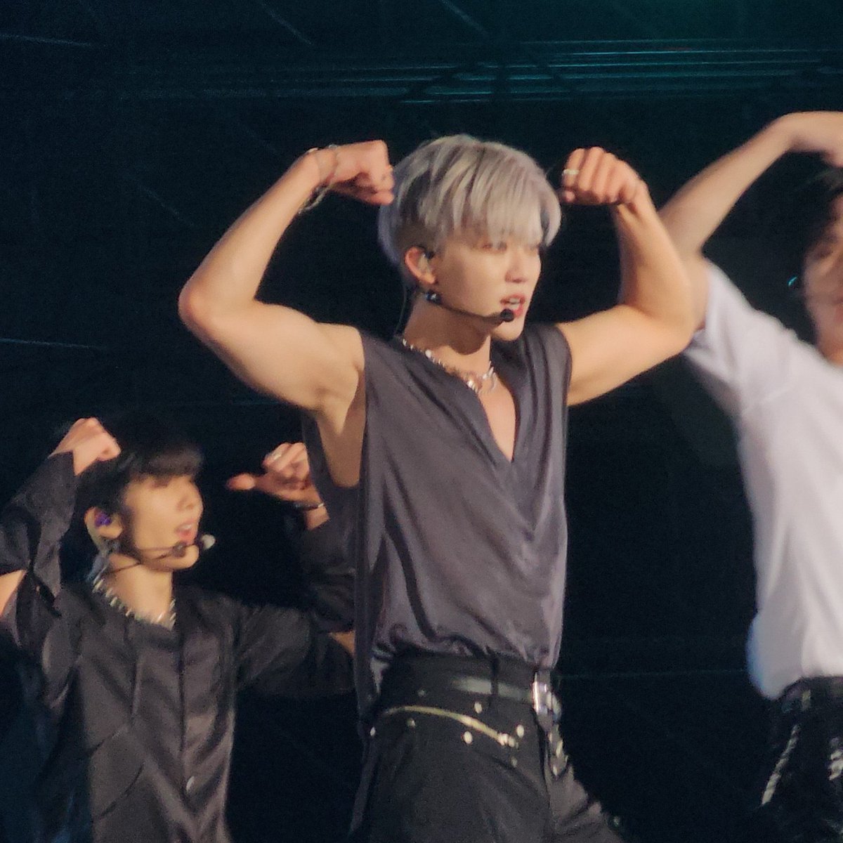 njmhae's tweet image. chenle saying he can’t compete with jaemin in strength cause he’s a monster and that he only competes with humans😭