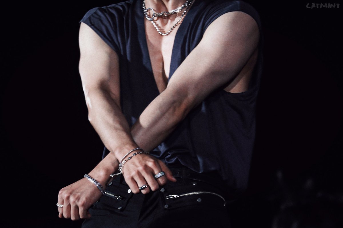 njmhae's tweet image. chenle saying he can’t compete with jaemin in strength cause he’s a monster and that he only competes with humans😭