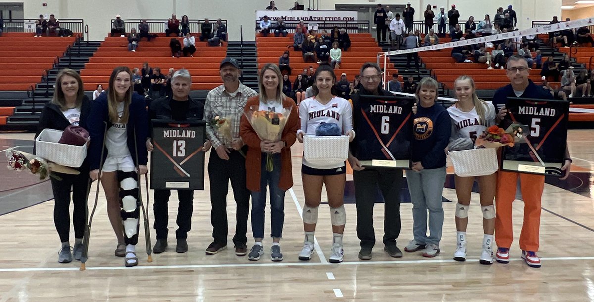 Volleyball: No. 4 Warriors Sweep Past No. 12 Flames on Senior Night
(<a href="/Midland_VBall/">Midland Volleyball</a>) - midlandathletics.com/article/6794.p…