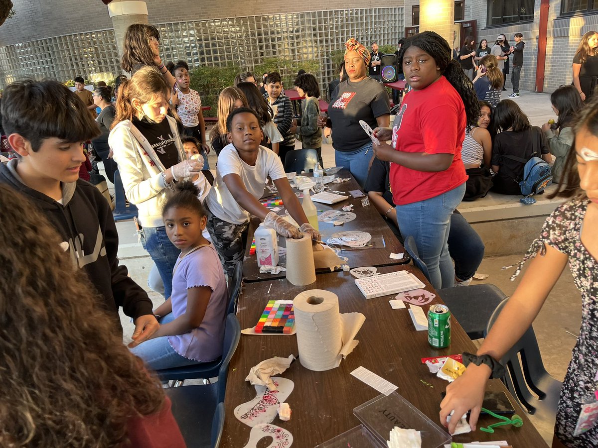 TheatreJaguar's tweet photo. Face painting #jordanignited https://t.co/2b862gpsBl