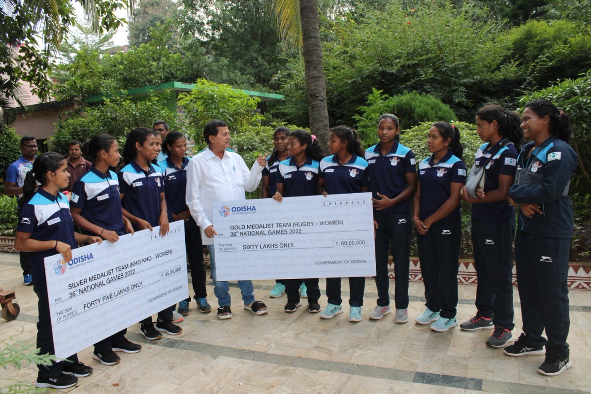 kissfoundation's tweet photo. KISSians shine on the national stage yet again! 8 of our young girls were part of the Gold medal winning Rugby team and 5 bagged Silver as part of the Kho Kho team at the 36th National Games in Gujarat. 

The young stars were rewarded with a handsome cash prize by the Odisha Govt https://t.co/CdDUuKht1t