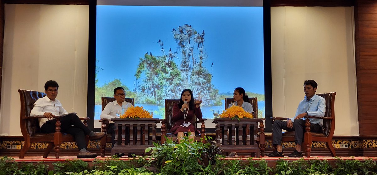 ritthyou's tweet photo. An eye-opening experience to have learning adventures at floating villages with #KhmengPrey members to spot #ClimateChange impacts & thrilled to facilitate #OxfamKH's #CCCS22 session on #YouthKH's Perspectives on Livelihoods & Sustainability of Communities in #TonleSap & #Mekong. https://t.co/pVQG3I5ejX