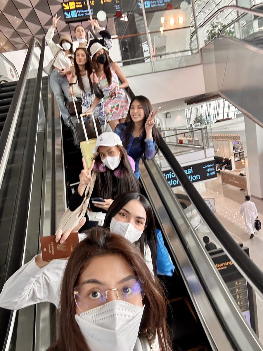 itscharlotty's tweet photo. แก๊งค์เรนโบว์จะไปป่วนที่ไหนอีกนะ 🌈 https://t.co/T62MbqGxne