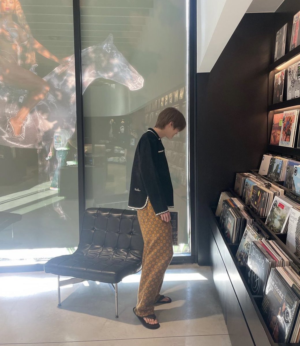 It's time to go discover my pleasure without rushing. Therefore, I'm slowly looking for songs that suit my taste. I wonder where my soul is at, do you know that?