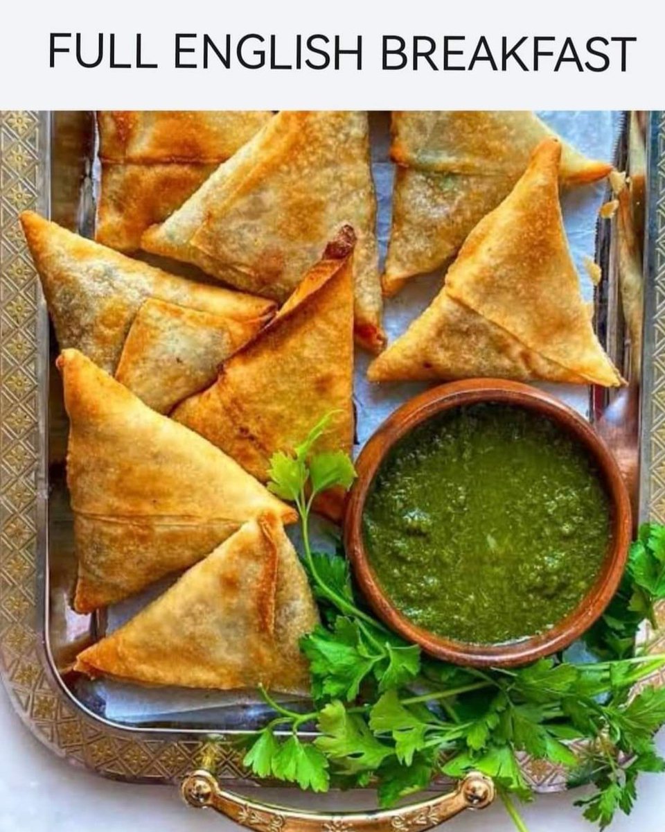 NasrinSayed4's tweet photo. Gooooood Morning! Goes best with a chai. Happy Thursday. #Englishbreakfast #thursdaymorning #Samoosas #Chai https://t.co/fgRyMoUU8l