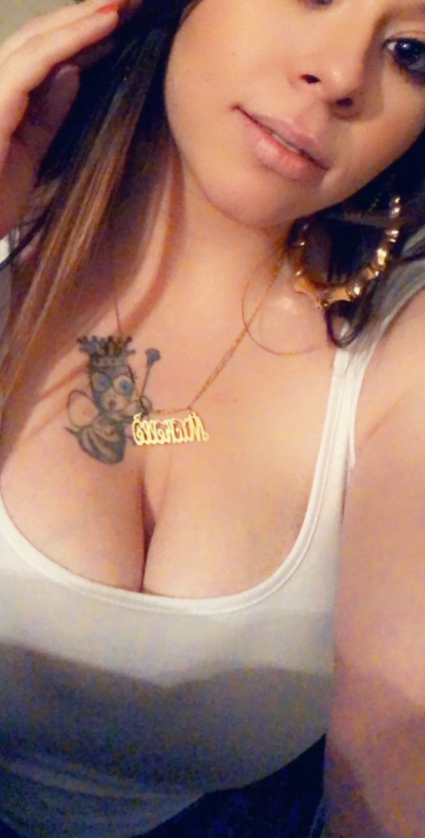 ChulaFeet_'s tweet photo. Serve me. Pay me. Worship me. Then maybe I’ll reward you in attention 🥰
#findomme #SugarBabyTwitter #latinasugarbaby #latinafeet #cashapp #paytoapproach #feetfethish #paypig https://t.co/I7WmLcWbP0