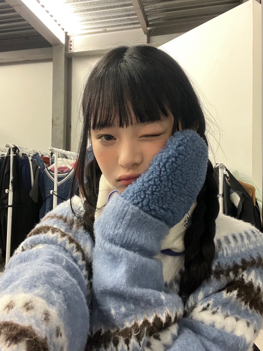 picsnewjeans's tweet photo. 🐰📞 https://t.co/CgkpShsYRp