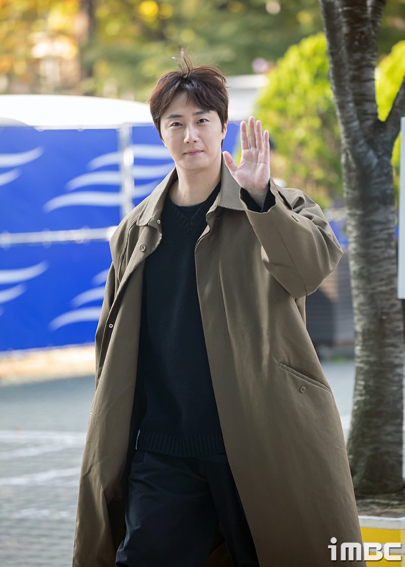 imbcenews's tweet photo. 정일우, 가을본색 손인사 #정일우 [직찍 12장]
https://t.co/H2vvklrJbf https://t.co/pmxxx5HrGR