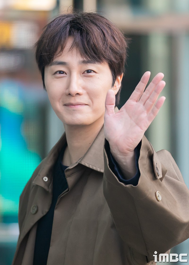 imbcenews's tweet photo. 정일우, 가을본색 손인사 #정일우 [직찍 12장]
https://t.co/H2vvklrJbf https://t.co/pmxxx5HrGR