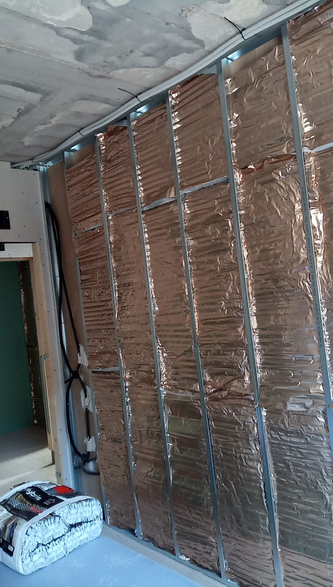 La empresa instaladora Vlatko Novak elige nuestro sistema HYBRIS 125 mm + 50 mm para la Rehabilitación de esta vivienda. Nuestro distribuidor Escayolas Bedmar del grupo TPA aseguró el suministro en plazo y calidad.