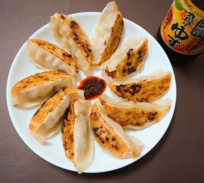 お昼は餃子を焼きました 